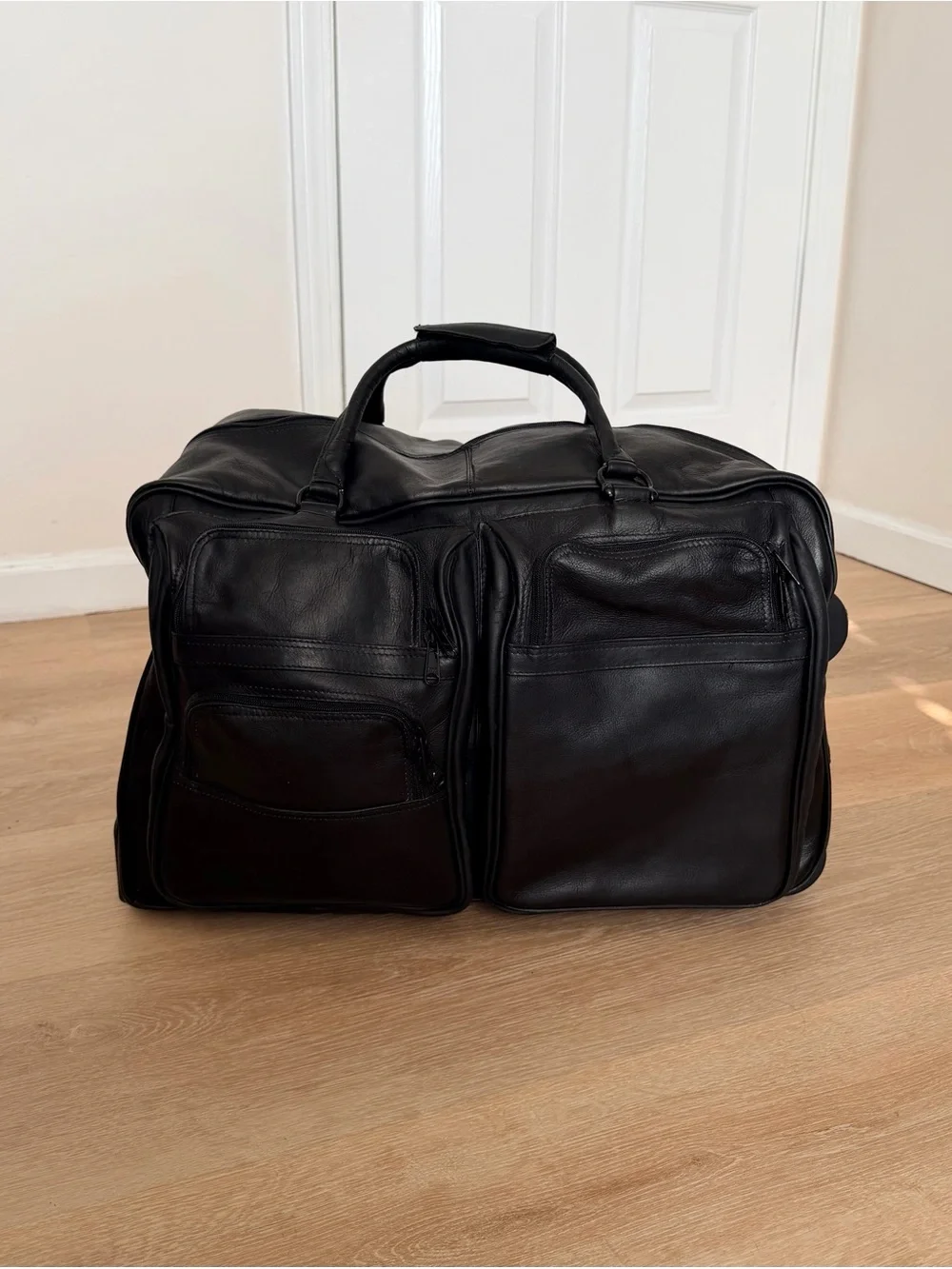 $1,250 NWOT Large Leather Rolling Duffel Bag Wheeled Carry On Handmade Colombia